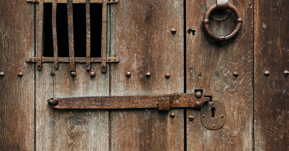 front door lock key — Orange NJ Locksmith